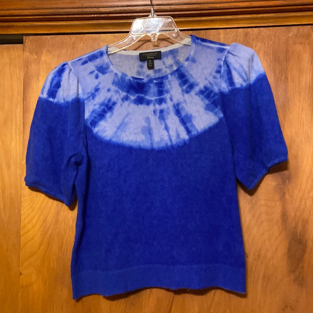 Cashmere short sleeve cropped sweater. Size XL